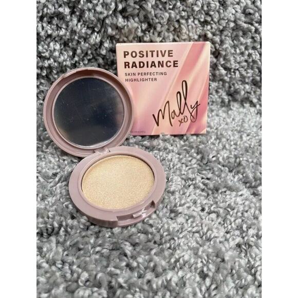 Mally Beauty Positive Radiance Skin Perfecting Highlighter Sparkling Champagne 7 - Picture 2 of 8